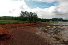 Берег красного песка... Рокки-Пойнт