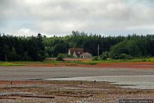 Берег красного песка... Рокки-Пойнт