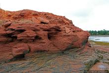 Берег красного песка... Рокки-Пойнт