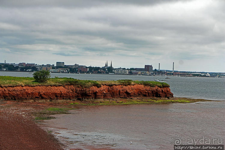 Берег красного песка... Рокки-Пойнт