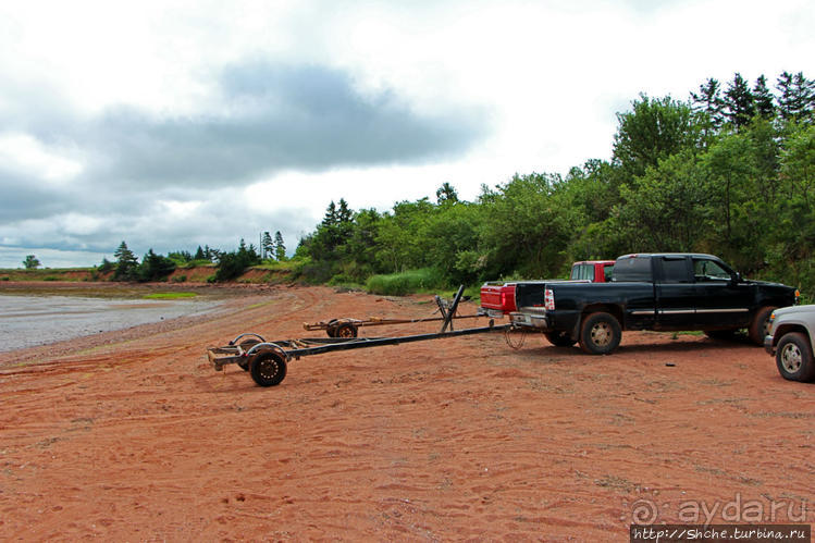 Берег красного песка... Рокки-Пойнт