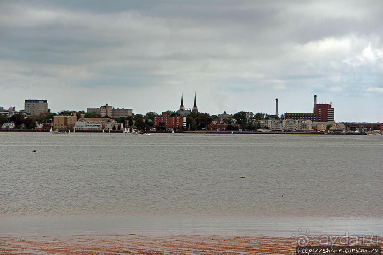 Берег красного песка... Рокки-Пойнт