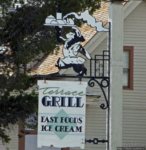 Обычный фастфуд с претензией на ресторан