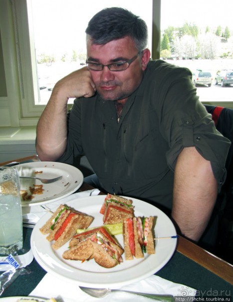 Обычный фастфуд с претензией на ресторан