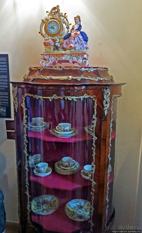 Альбом истории "Музейные интерьеры Мирского замка"