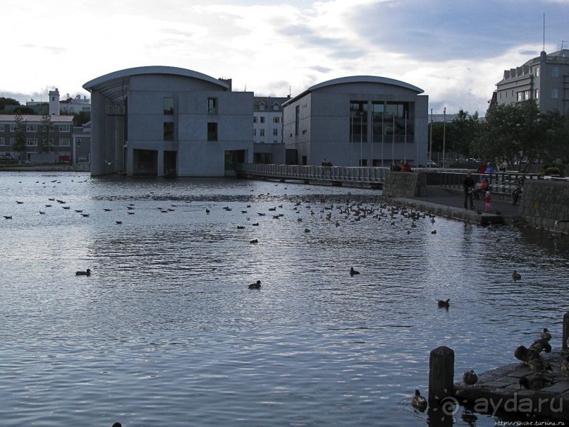 Тьёрнин — по-исландски просто "пруд" Тьёрнин — по-исландски просто "пруд"