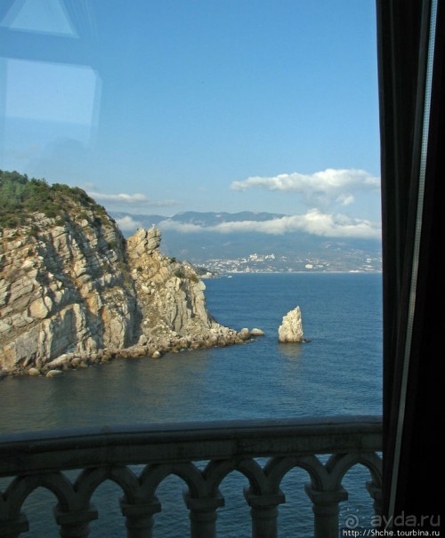 Круто, дорого, запоминающееся, но кушать лучше не здесь...