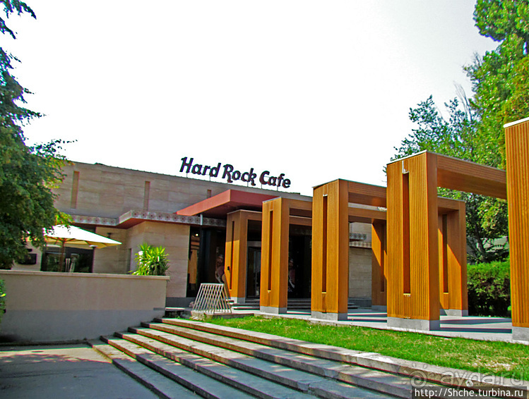 Культовое кафе в Бухаресте