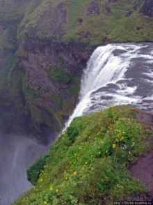 Альбом отзыва "Skogafoss- "компактный и мощный", один из символов Исландии"