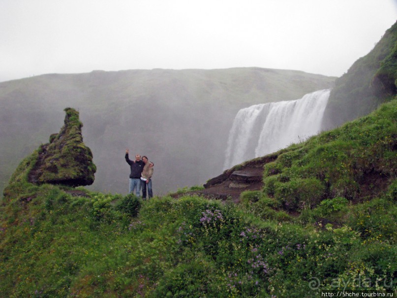 Skogafoss- "компактный и мощный", один из символов Исландии