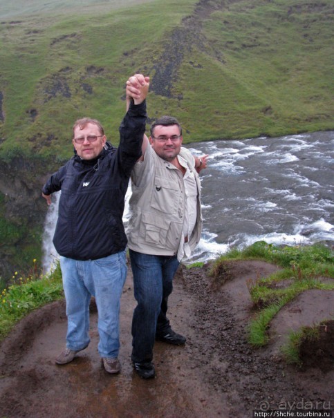 Skogafoss- "компактный и мощный", один из символов Исландии