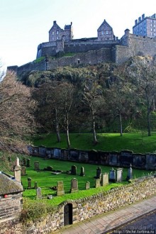 Притяжение каменных плит. Приходская церковь Св. Кутберта
