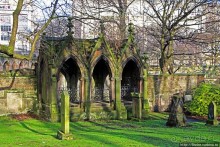 Притяжение каменных плит. Приходская церковь Св. Кутберта