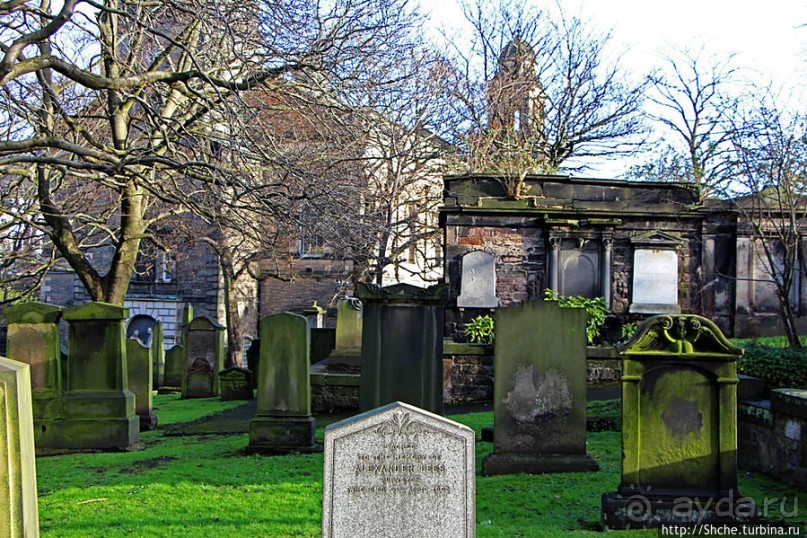 Притяжение каменных плит. Приходская церковь Св. Кутберта