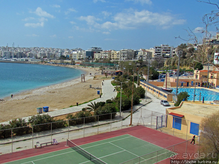 Пирей — "мал золотник, да дорог". Что еще, кроме порта