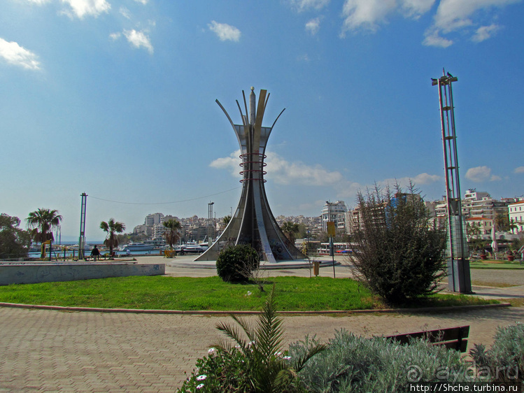 Пирей — "мал золотник, да дорог". Что еще, кроме порта