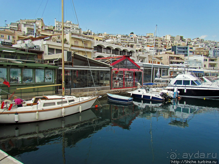 Пирей — "мал золотник, да дорог". Что еще, кроме порта