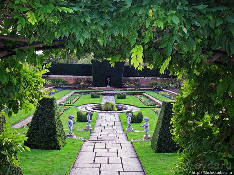 Дворцово-парковый ансамбль Хэмптон Корт