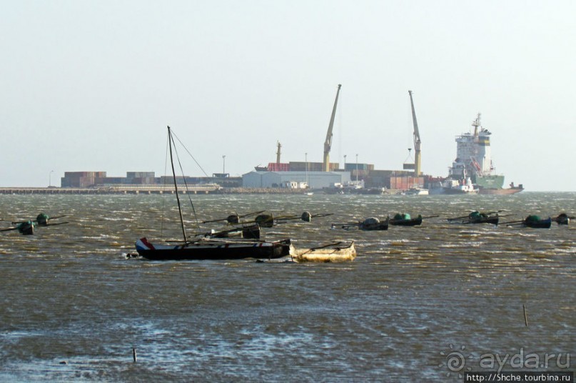Рыбацкая бухта в Тулиаре. Отлив