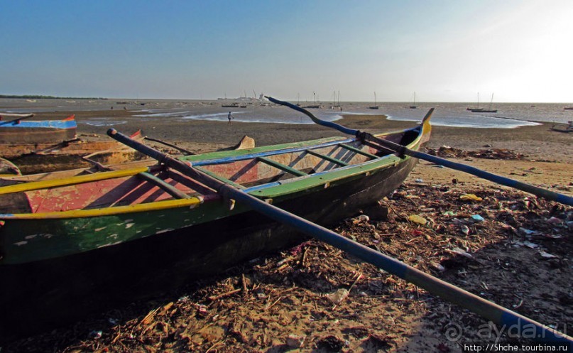 Рыбацкая бухта в Тулиаре. Отлив