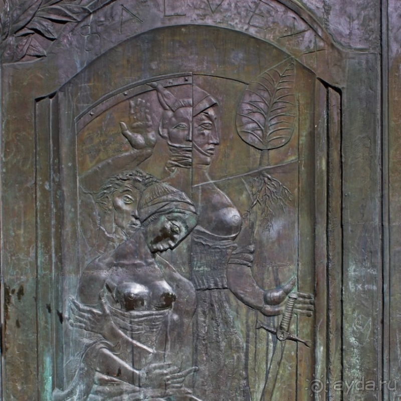 Кто-кто в ... черной башне... живет?