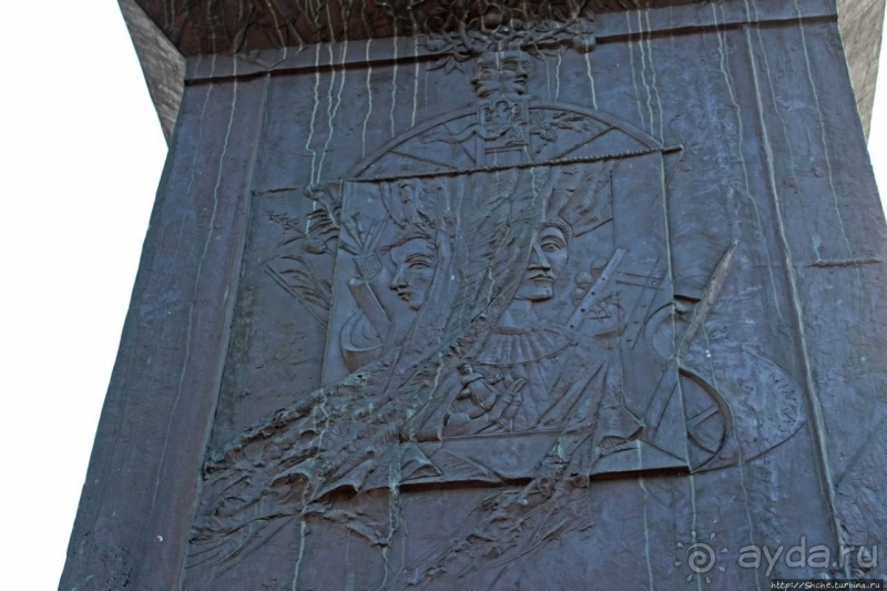 Кто-кто в ... черной башне... живет?