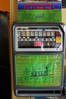 Ресторан с квази-лондонским именем и большой террасой