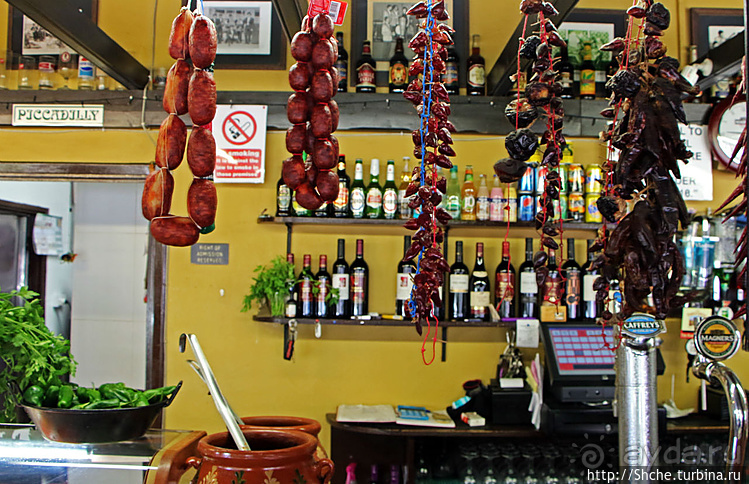 Ресторан с квази-лондонским именем и большой террасой