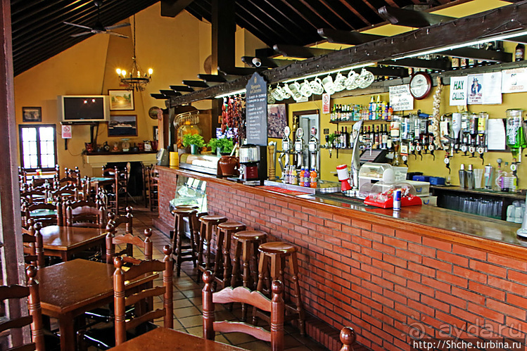 Ресторан с квази-лондонским именем и большой террасой