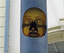 Доктор, меня не покидает ощущение, что за мной следят