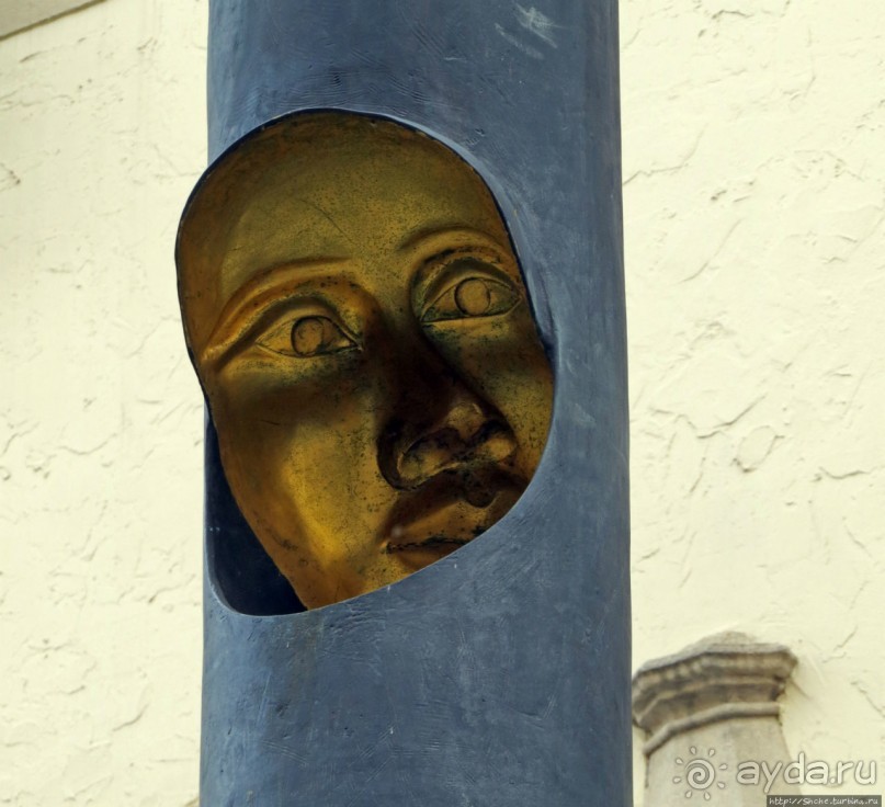 Доктор, меня не покидает ощущение, что за мной следят