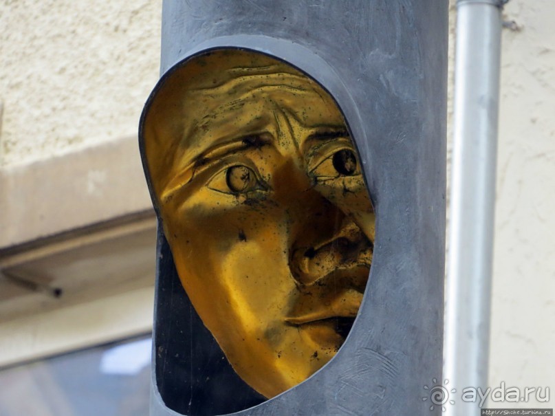 Доктор, меня не покидает ощущение, что за мной следят