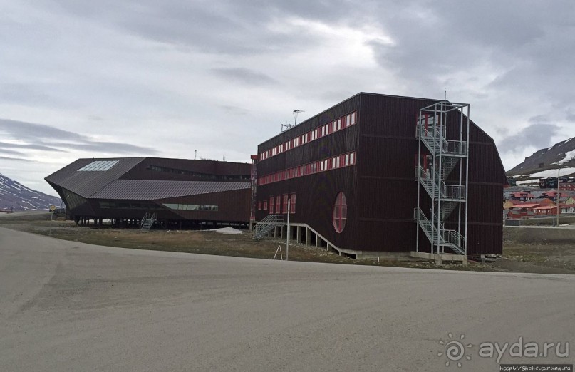 (Как-бы) город Лонгйир — (как-бы) столица (как-бы)страны