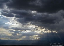 Долина Смерти. Тучи на небе — все оттенки серого и голубого