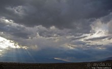 Долина Смерти. Тучи на небе — все оттенки серого и голубого