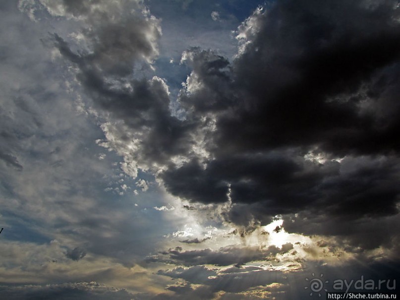 Долина Смерти. Тучи на небе — все оттенки серого и голубого