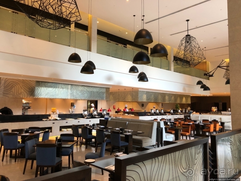 Оман нас встретил роскошным отелем