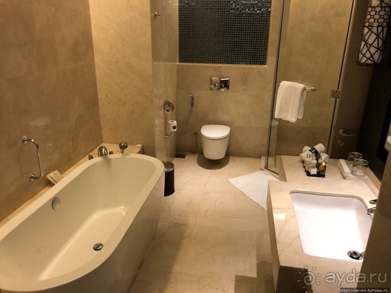 Оман нас встретил роскошным отелем