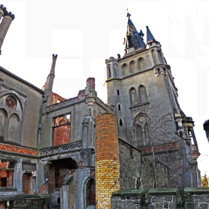 Замок в Копице — сгорел, но обещает вернуться