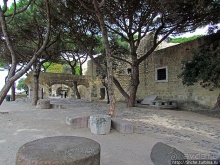 Castelo de Sao Jorge на вершине холма Алфама