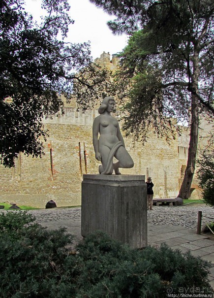 Castelo de Sao Jorge на вершине холма Алфама