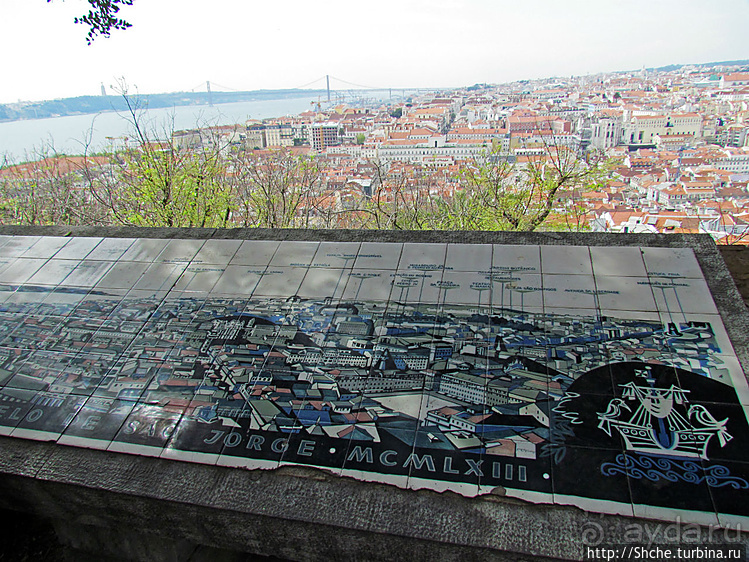 Castelo de Sao Jorge на вершине холма Алфама