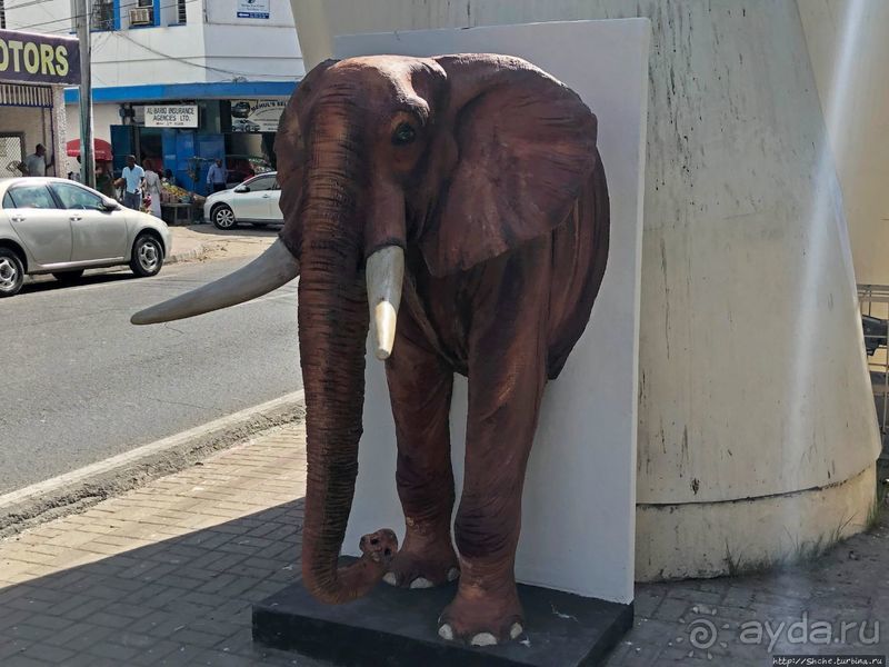 "Слоновьи Бивни" — символ города Момбаса