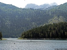 Живописные берега горного Черного озера в нац.парке Дурмитор