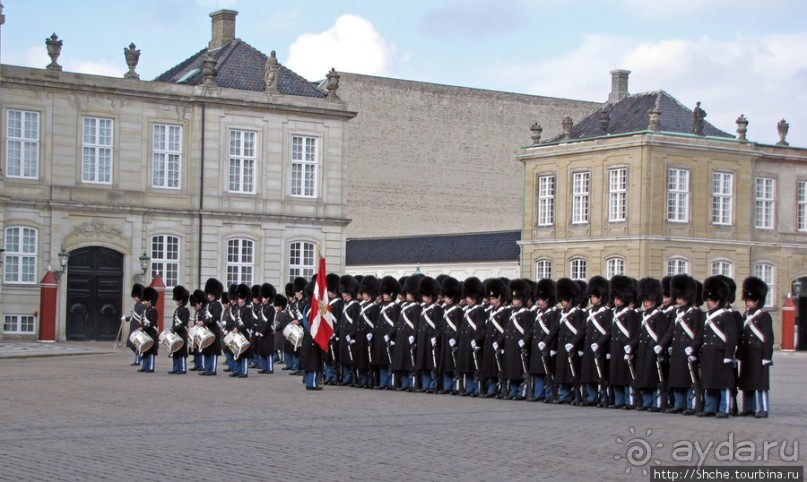 Amallienborg; смена королевского караула.