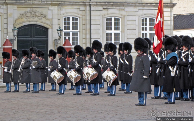 Amallienborg; смена королевского караула.