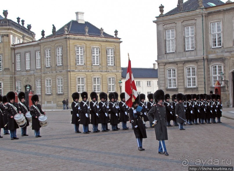 Amallienborg; смена королевского караула.