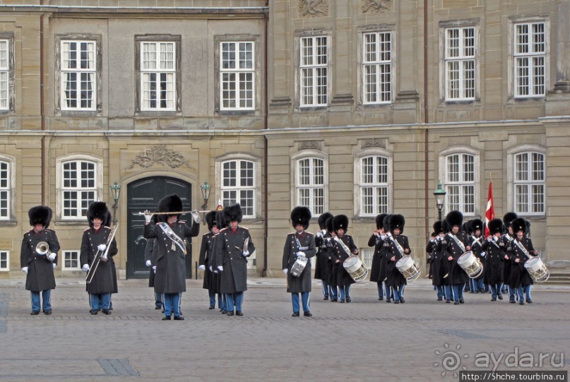 Amallienborg; смена королевского караула.