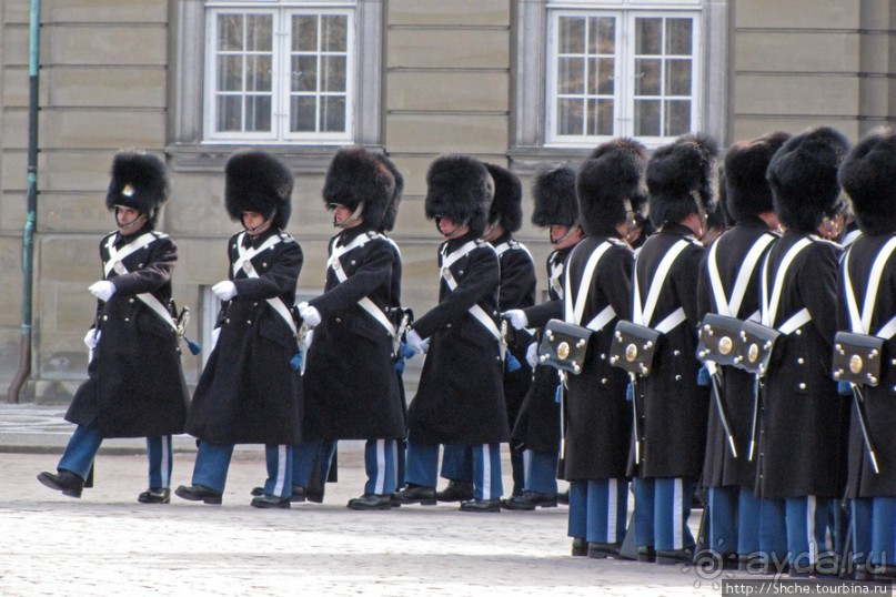 Amallienborg; смена королевского караула.