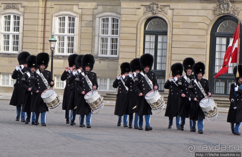 Amallienborg; смена королевского караула.